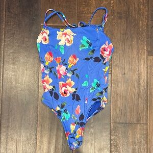 Athleta Women’s one piece swimsuit